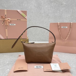 미우미우 가죽 파우치 핸드백 17×10×18cm