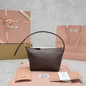미우미우 가죽 파우치 핸드백 17×10×18cm